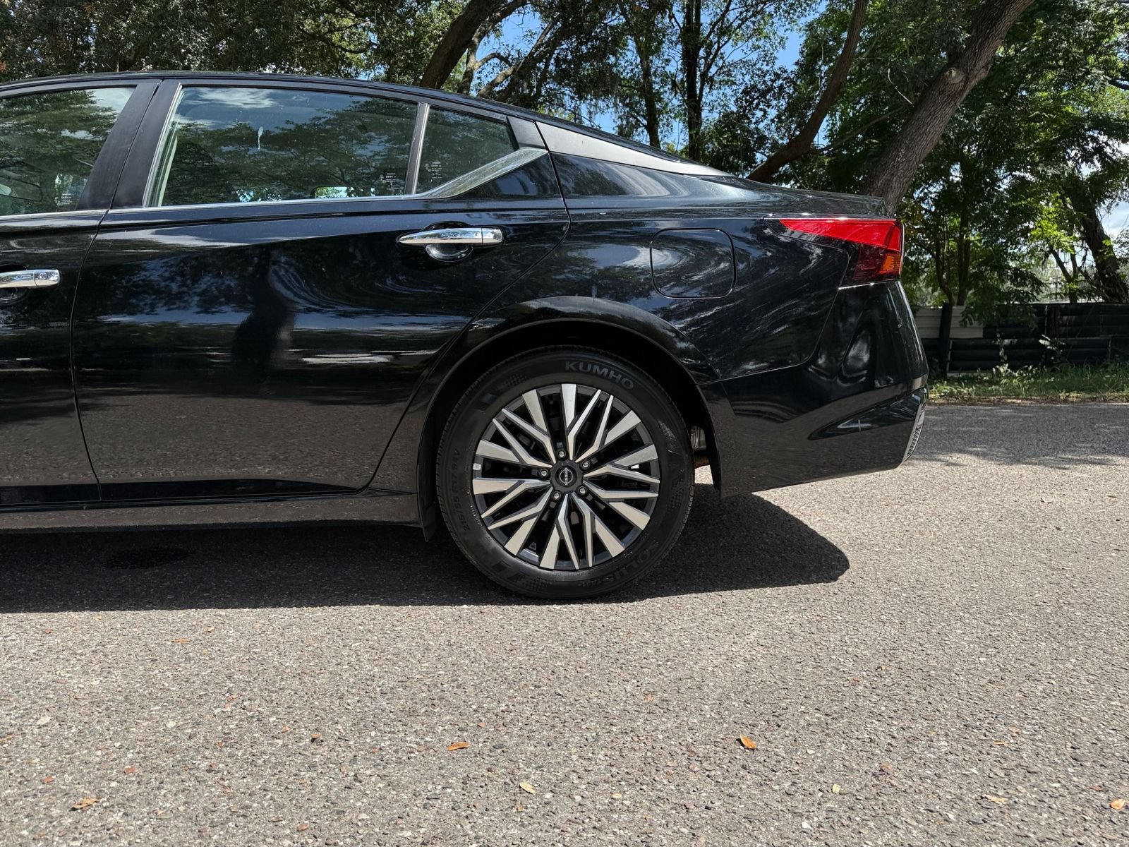 Used 2025 Nissan Altima 2.5 SV FWD image 27