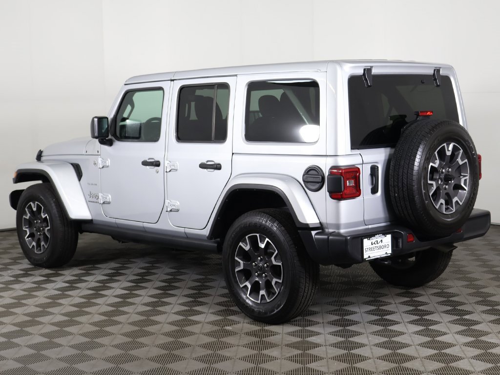 Used 2024 Jeep Wrangler Sahara image 7