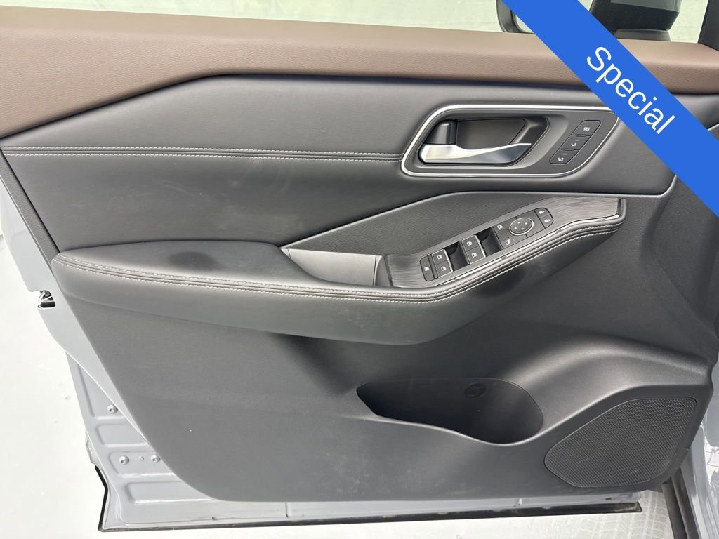 Used 2023 Nissan Rogue Platinum w/ Platinum Premium Package FWD image 19