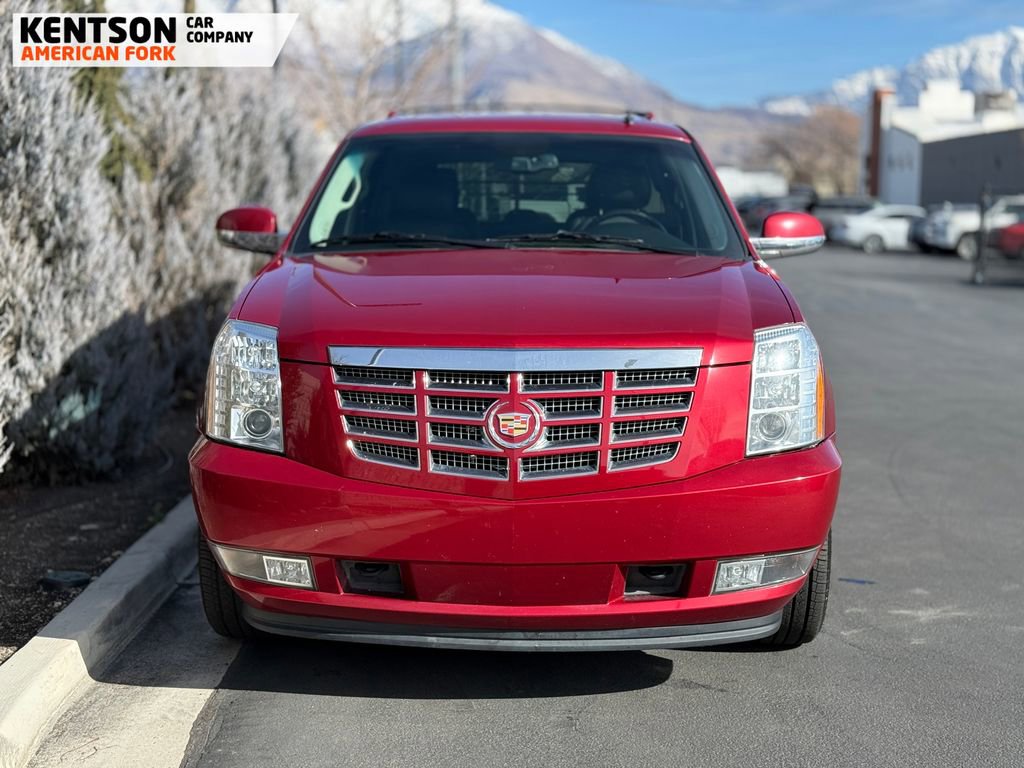 Used 2014 Cadillac Escalade Luxury image 2