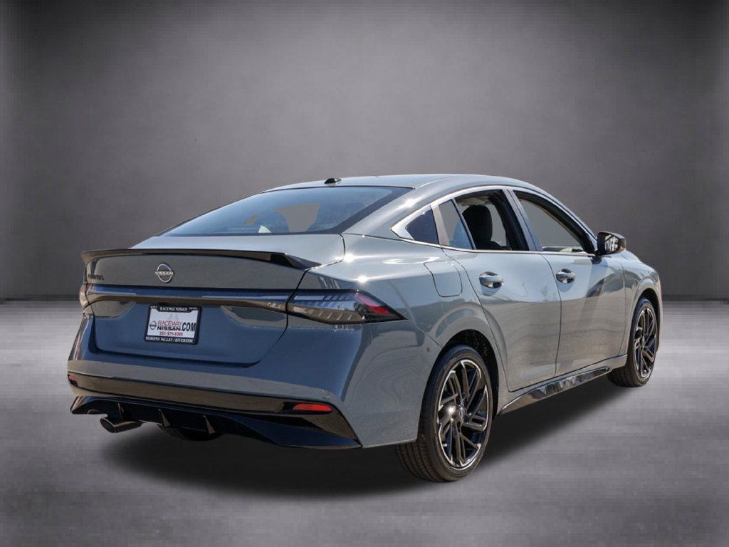 New 2027 Nissan Sentra SR FWD image 4
