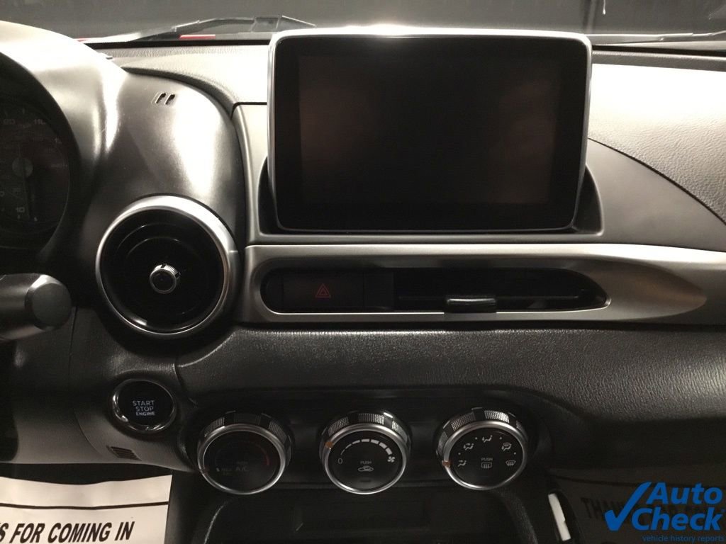 Used 2018 FIAT 124 Spider Classica w/ Technology Group image 50