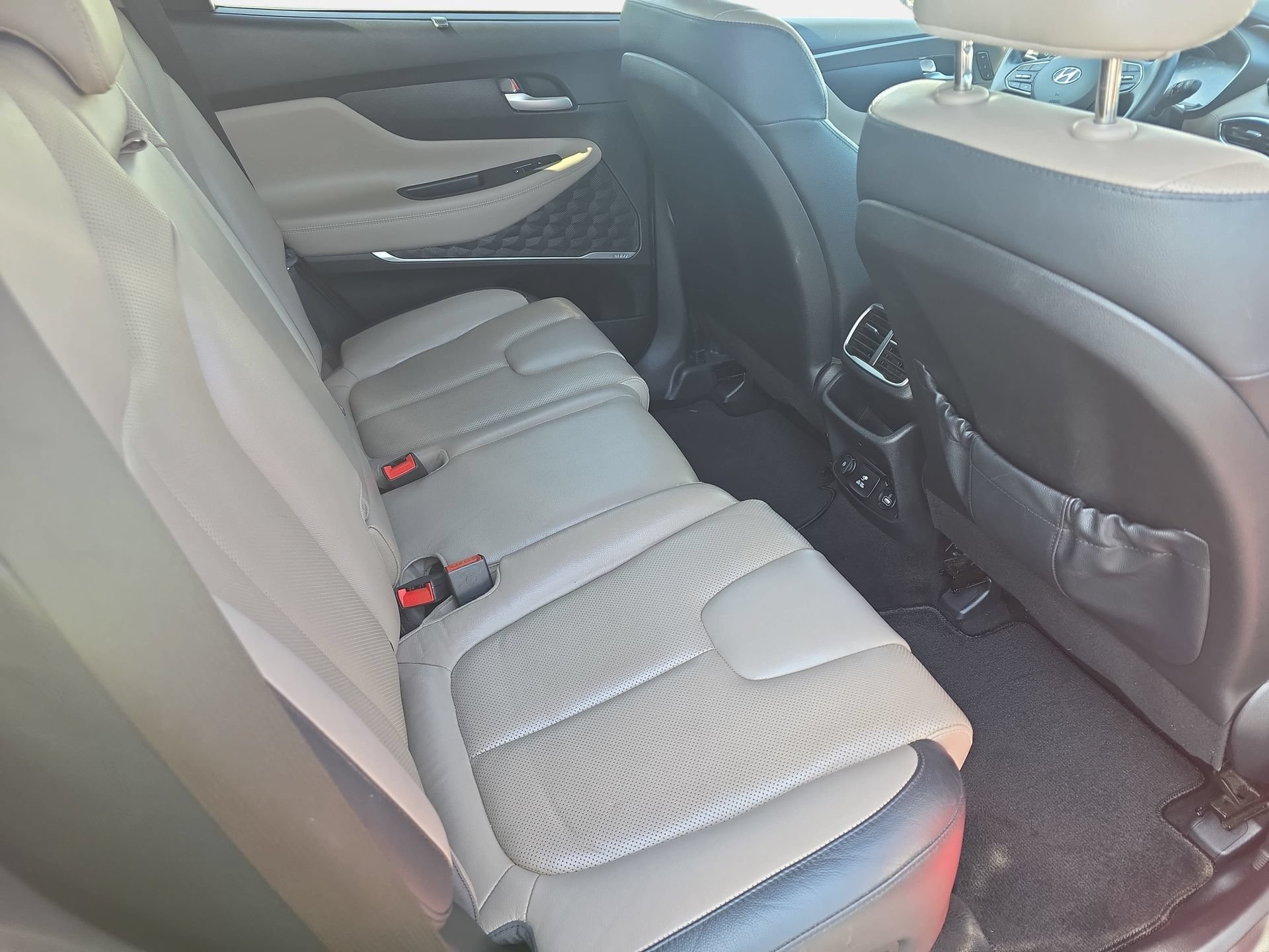 Used 2020 Hyundai Santa Fe Limited FWD image 11