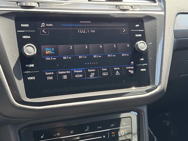 Certified 2023 Volkswagen Tiguan SE FWD image 18