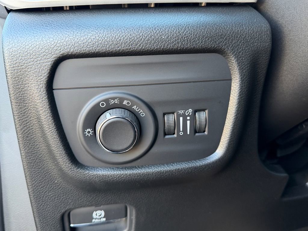 New 2025 Jeep Grand Cherokee Laredo X w/ Luxury Tech Group I image 29