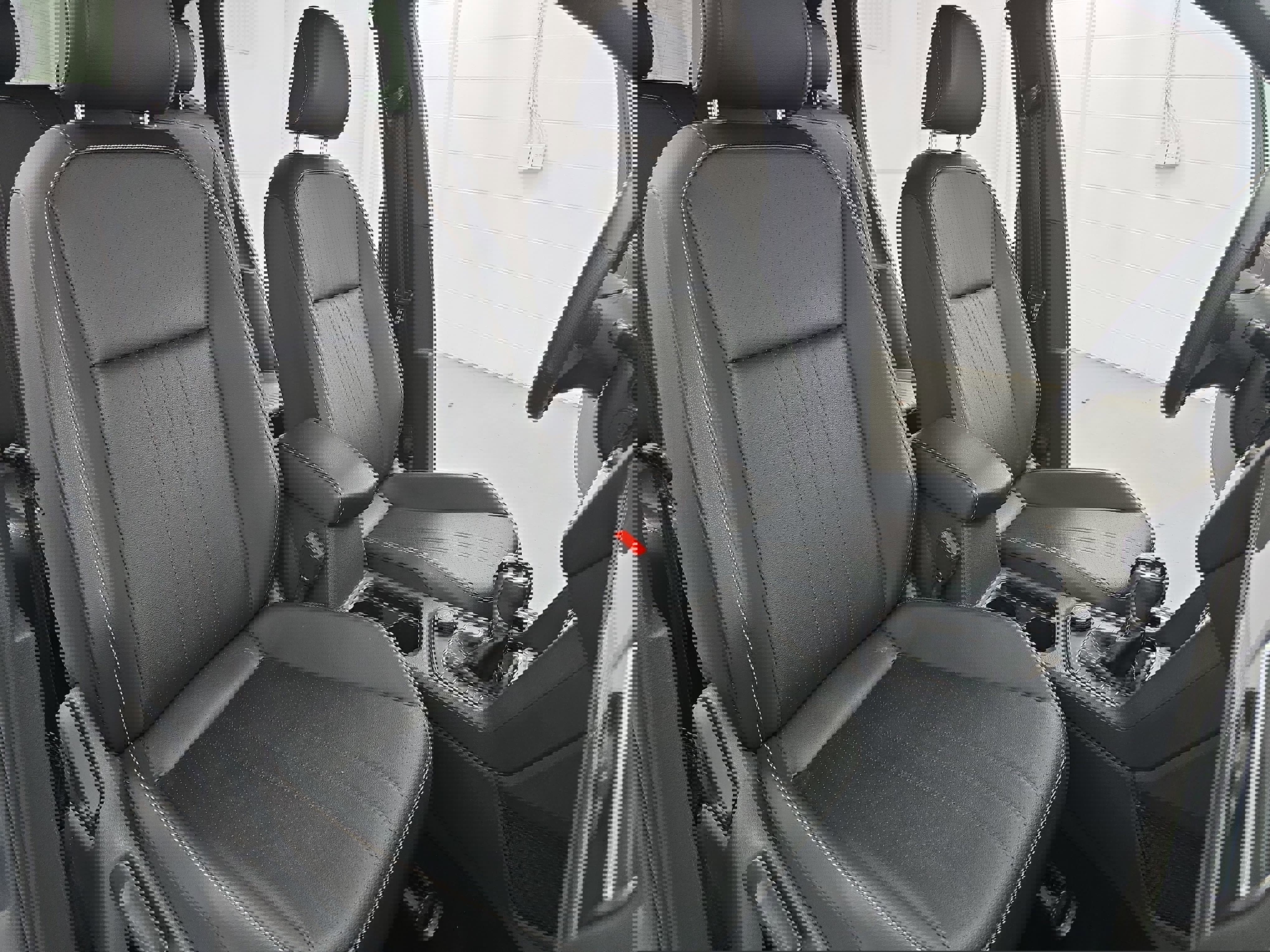 Certified 2022 Volkswagen Tiguan SE R-Line image 10