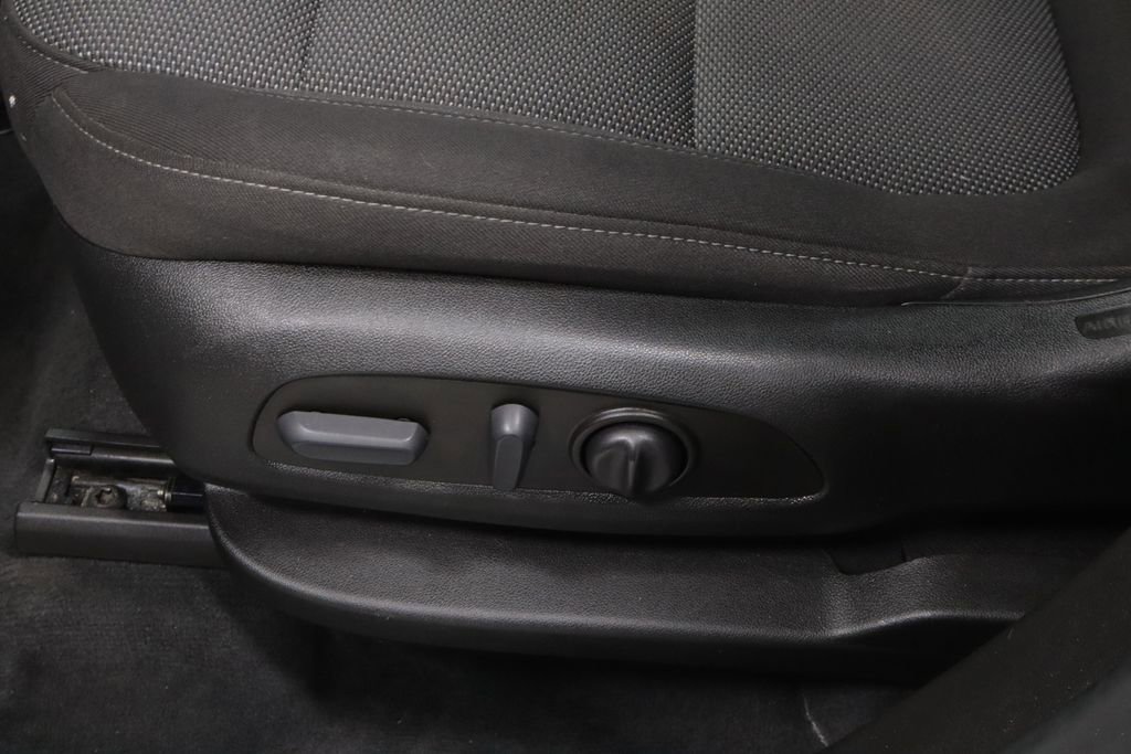 Used 2023 Chevrolet Traverse LT FWD image 23