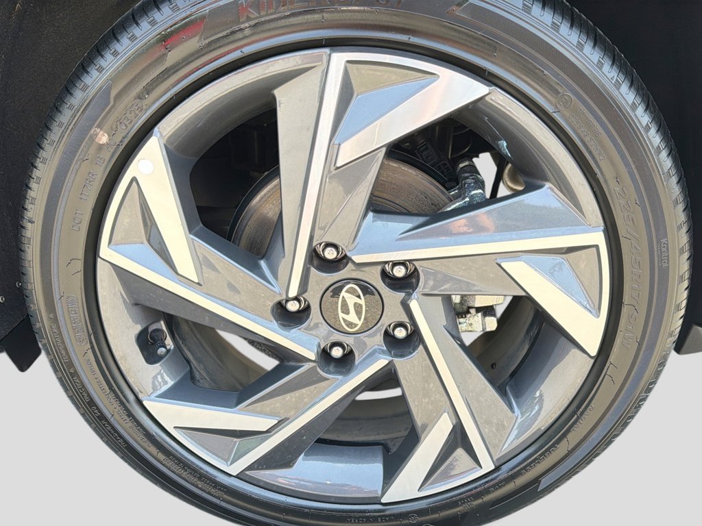 Certified 2025 Hyundai Elantra SEL FWD image 15