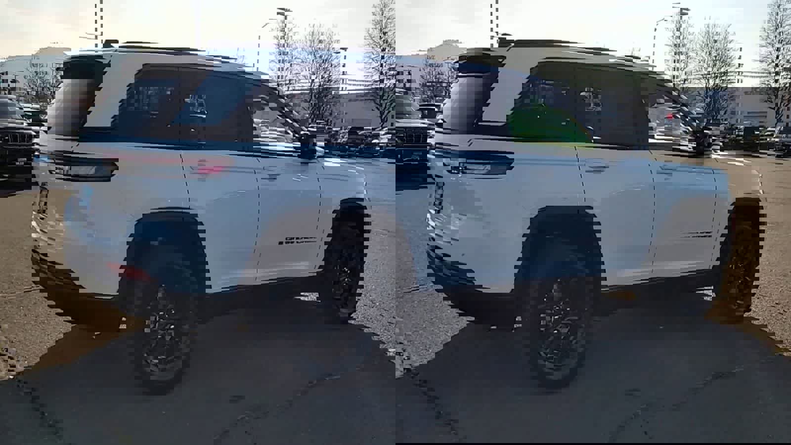 New 2026 Jeep Grand Cherokee Altitude image 8