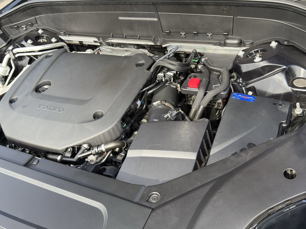 Certified 2025 Volvo XC90 B6 Plus image 37