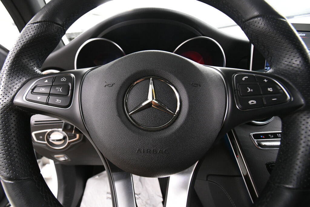 Used 2019 Mercedes-Benz GLC 300 4MATIC image 16