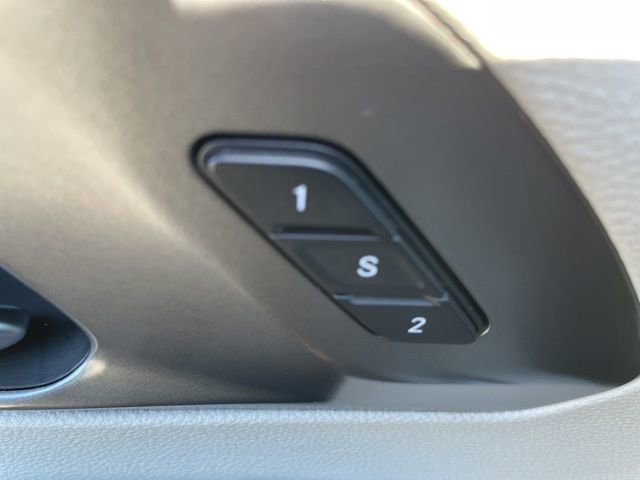 Used 2023 Chrysler Pacifica Touring-L image 14