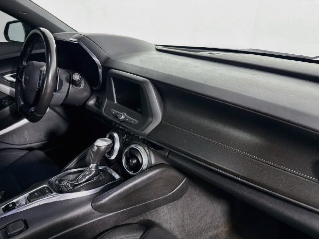 Used 2020 Chevrolet Camaro LT RWD image 23