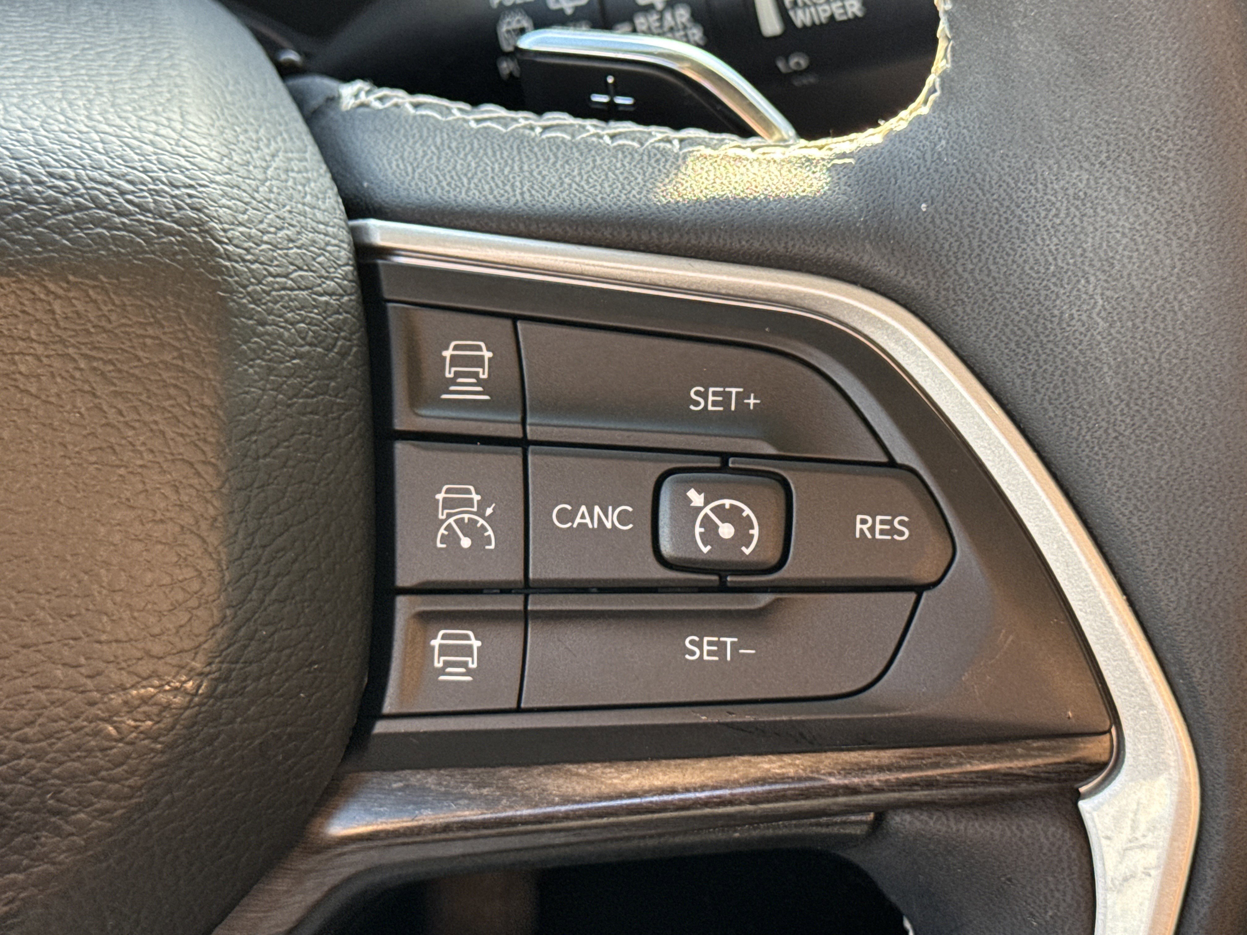 Used 2023 Jeep Grand Cherokee L Limited w/ Luxury Tech Group II image 23