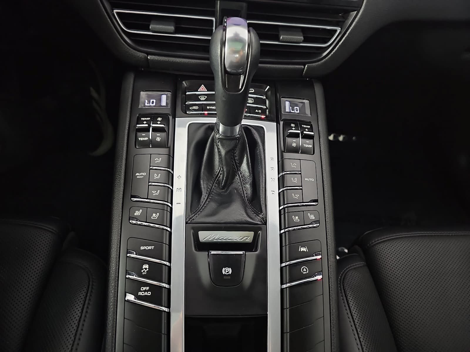 Used 2021 Porsche Macan AWD/4WD image 24