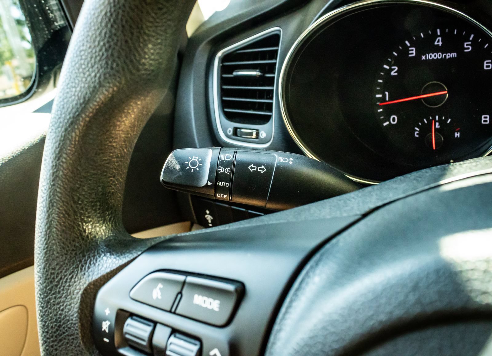 Used 2020 Kia Sedona LX FWD image 22