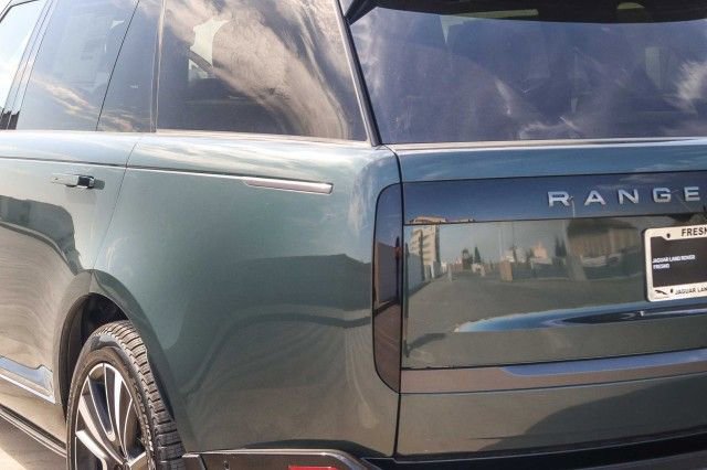 New 2025 Land Rover Range Rover Long Wheelbase SE image 7