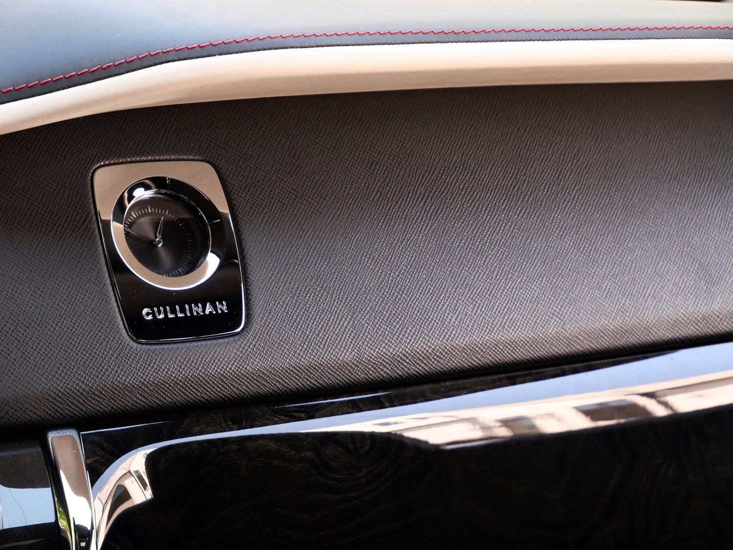 Certified 2022 Rolls-Royce Cullinan w/ Cullinan Package AWD/4WD image 31