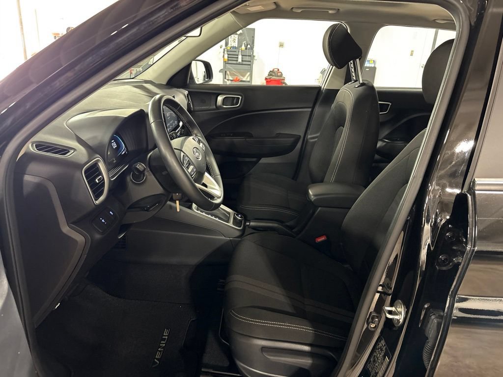 Used 2023 Hyundai Venue SEL w/ Cargo Package FWD image 24