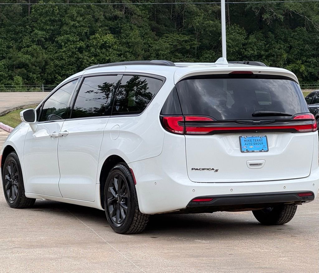 Used 2021 Chrysler Pacifica Touring-L w/ Premium & Safety Sphere Group FWD image 14