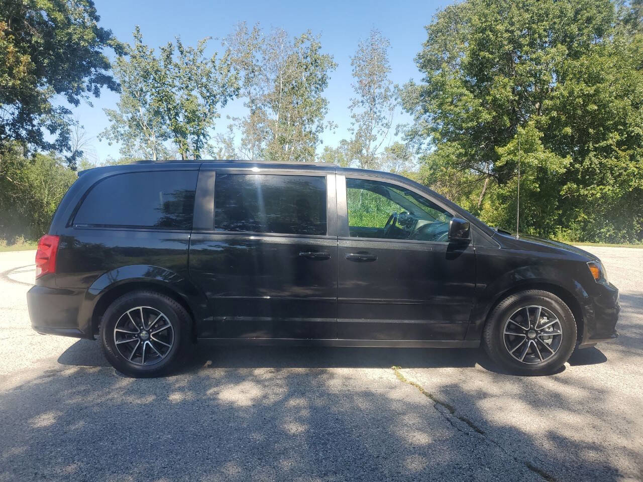Used 2016 Dodge Grand Caravan R/T image 9