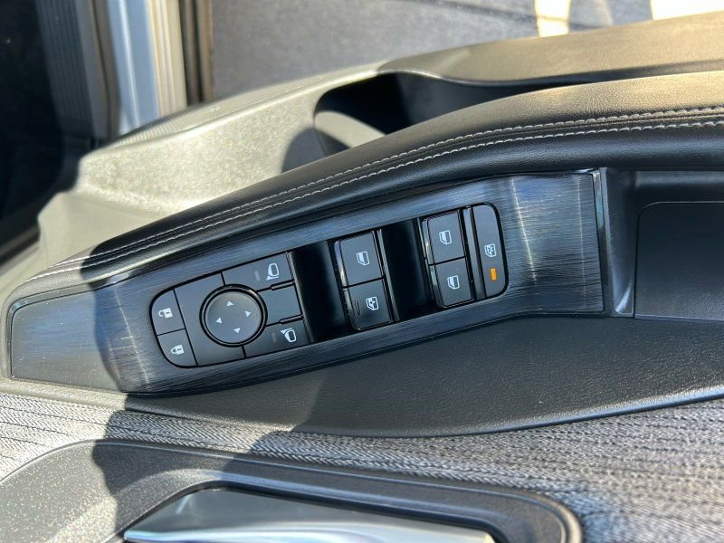 Used 2023 Nissan Rogue SV image 15