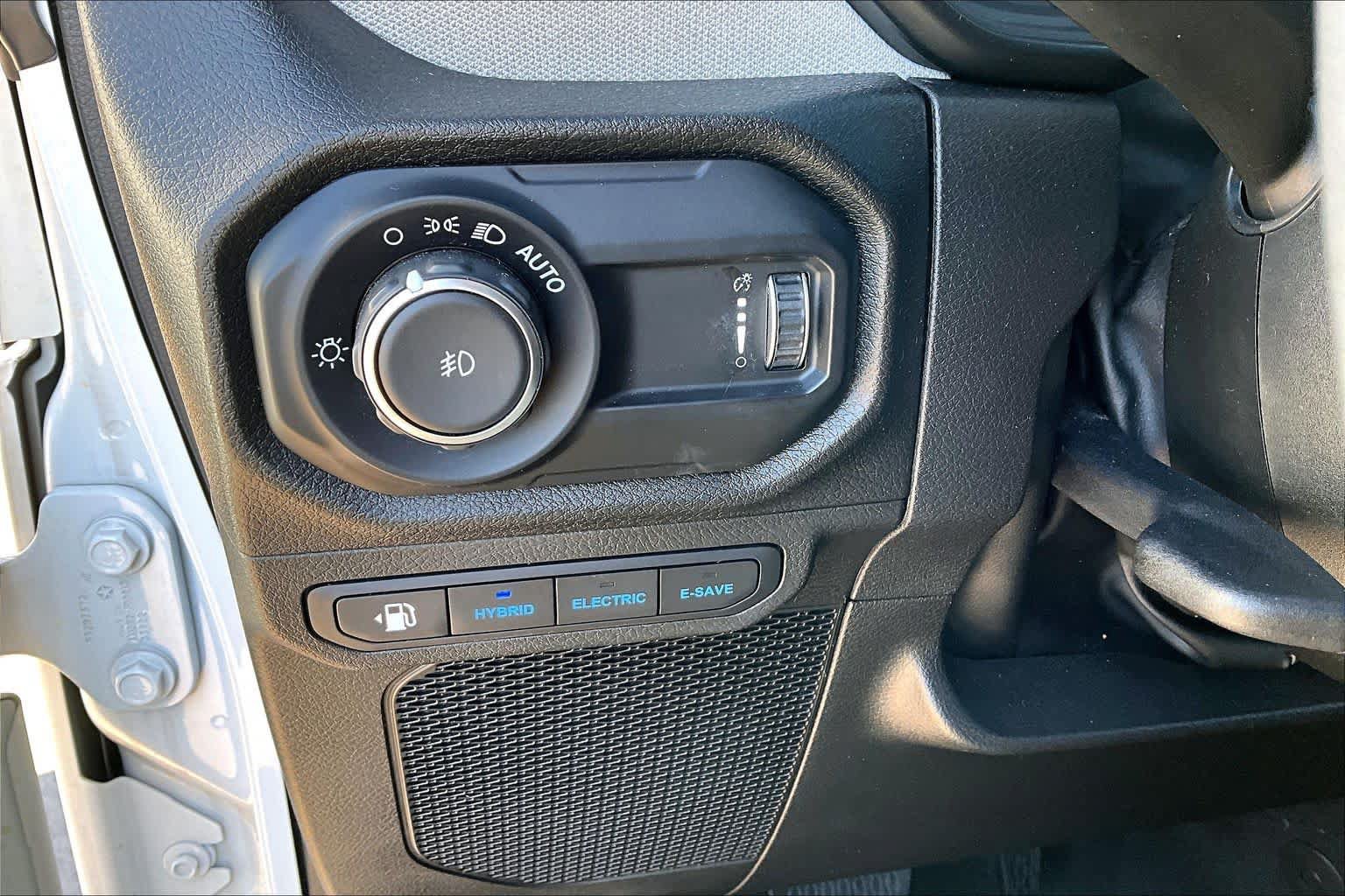Used 2024 Jeep Wrangler Unlimited w/ Convenience Group AWD/4WD image 33