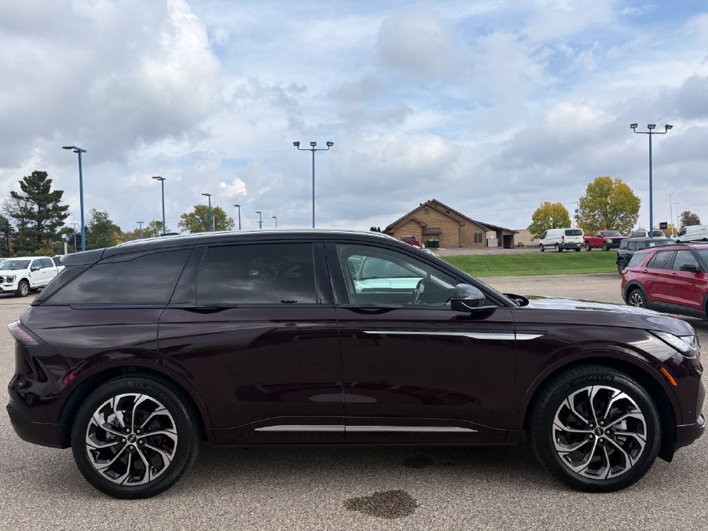 Used 2024 Lincoln Nautilus Reserve w/ Equipment Group 202A AWD/4WD image 6