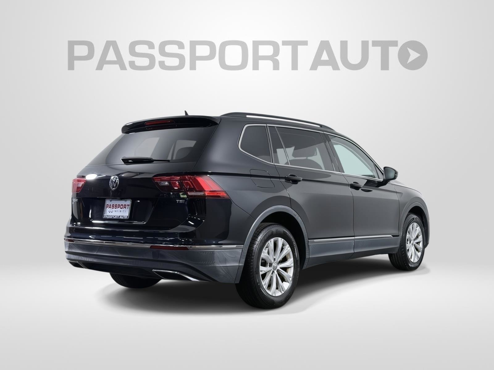 Used 2018 Volkswagen Tiguan SE w/ Panoramic Sunroof Package FWD image 8