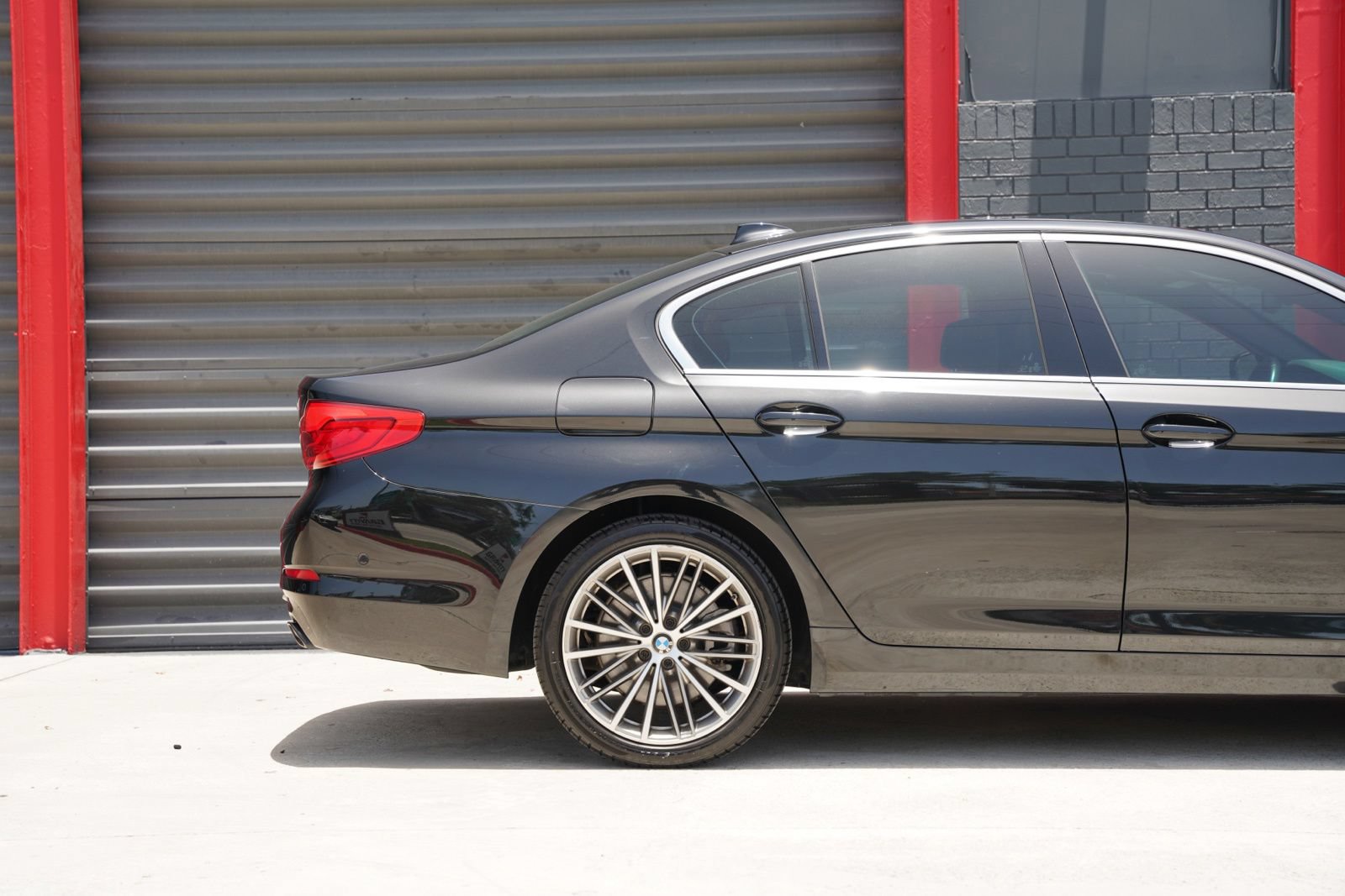 Used 2020 BMW 540i xDrive w/ Premium Package AWD/4WD image 3