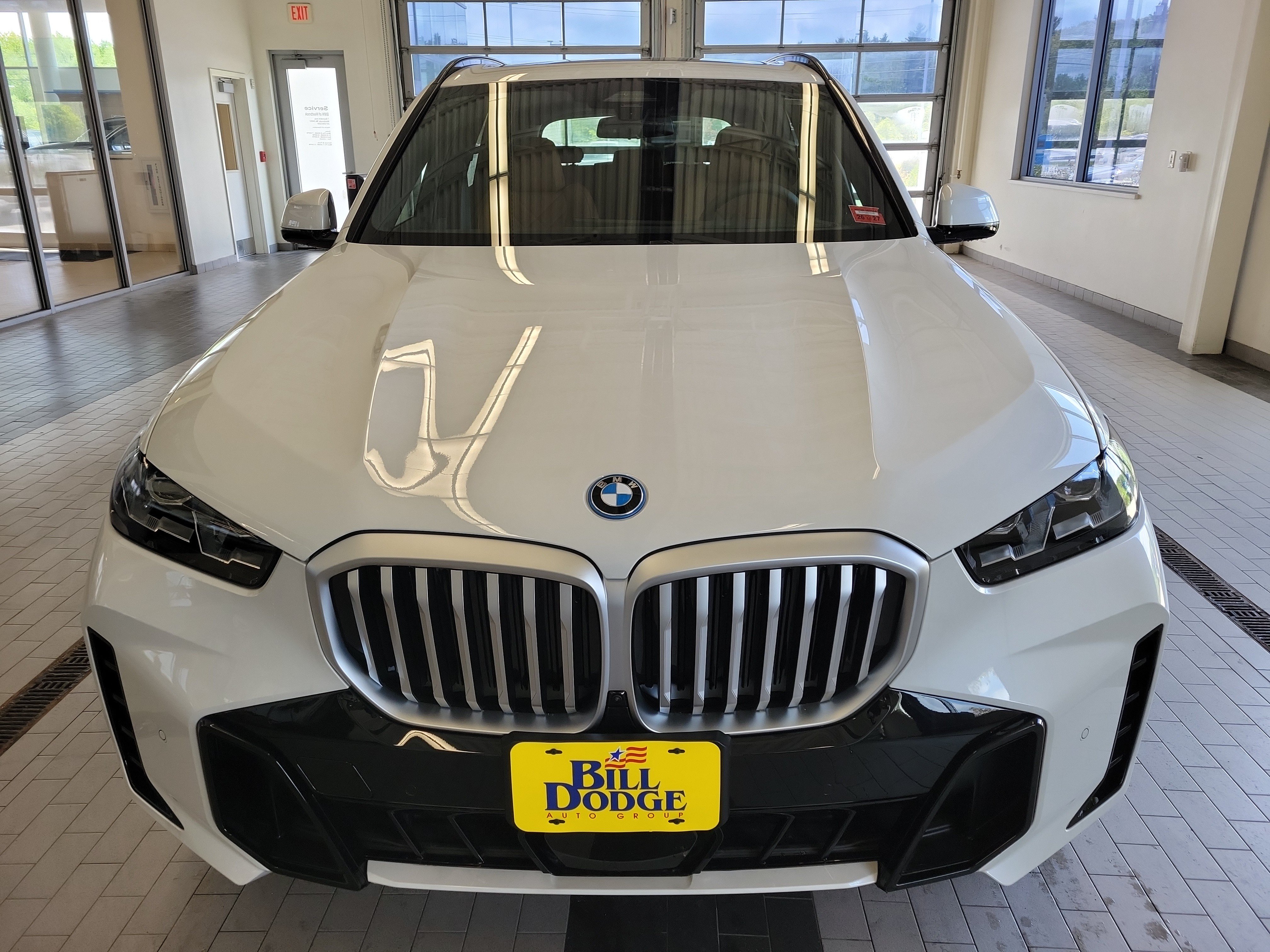 Used 2026 BMW X5 xDrive50e w/ M Sport Package AWD/4WD image 2