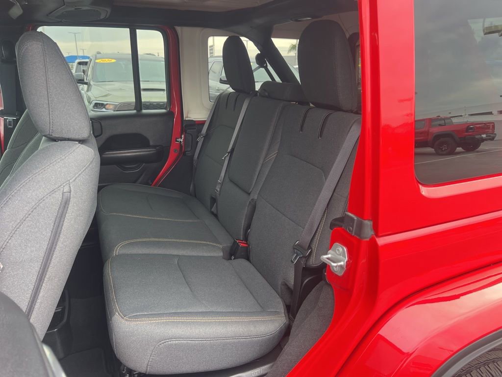 Used 2025 Jeep Wrangler Unlimited Sahara w/ Safety Group AWD/4WD image 19