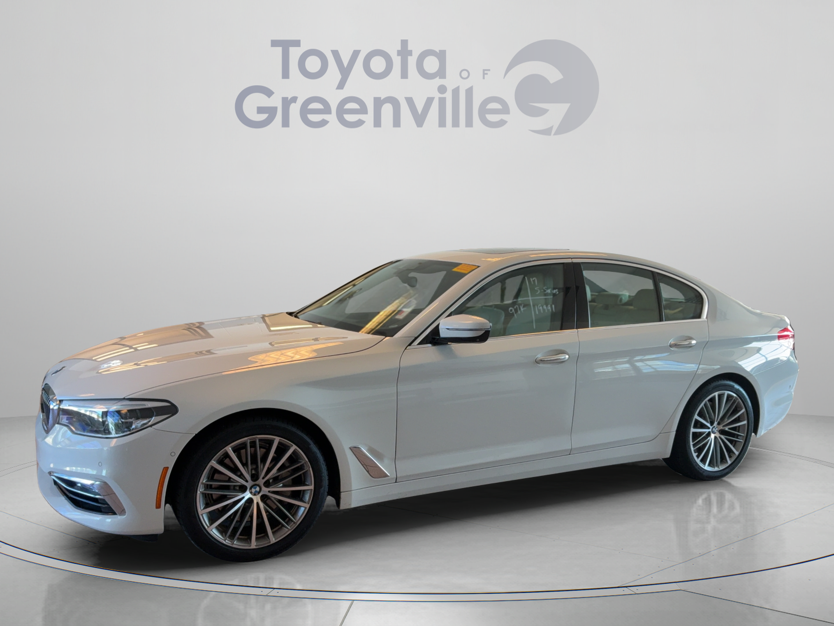Used 2017 BMW 540i RWD image 2