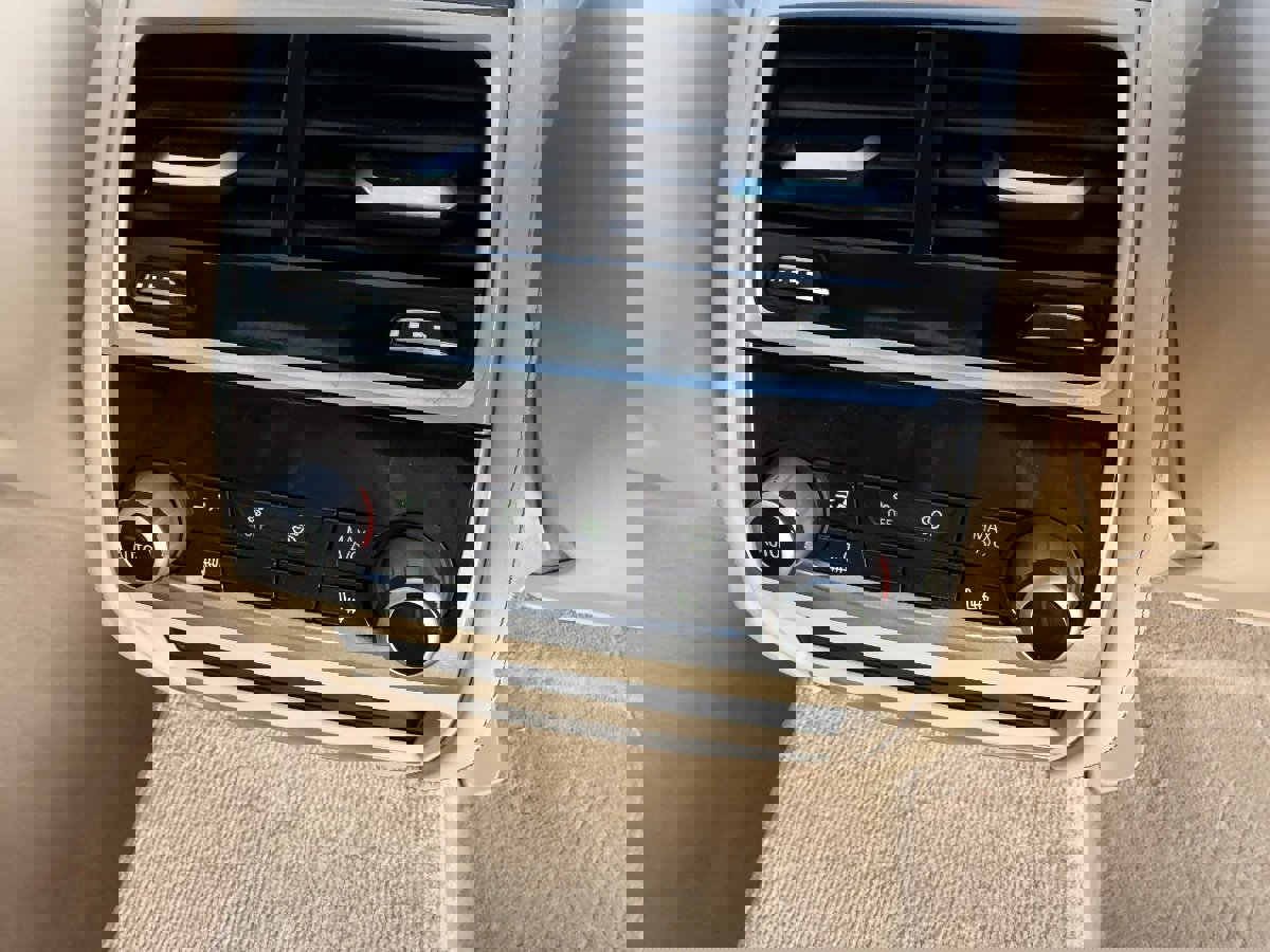 Used 2018 BMW 750i xDrive image 26