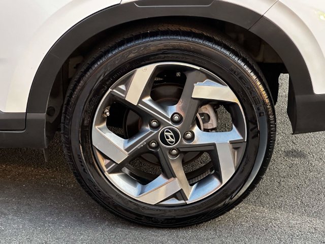 Used 2025 Hyundai Venue SEL FWD image 15