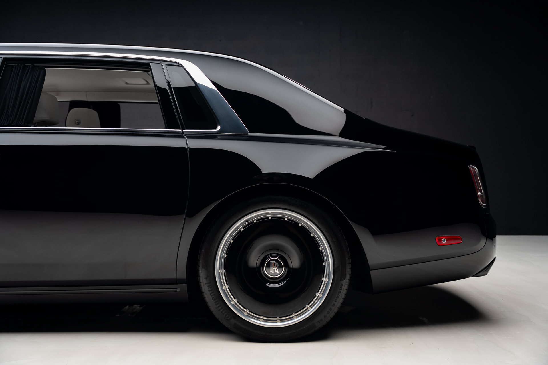 Used 2024 Rolls-Royce Phantom Extended Wheelbase RWD image 21