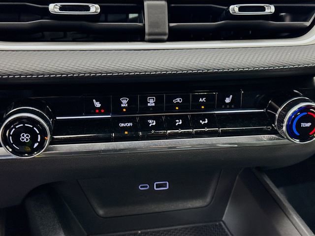 Used 2025 Chevrolet Equinox LT w/ Safety and Technology Package image 17