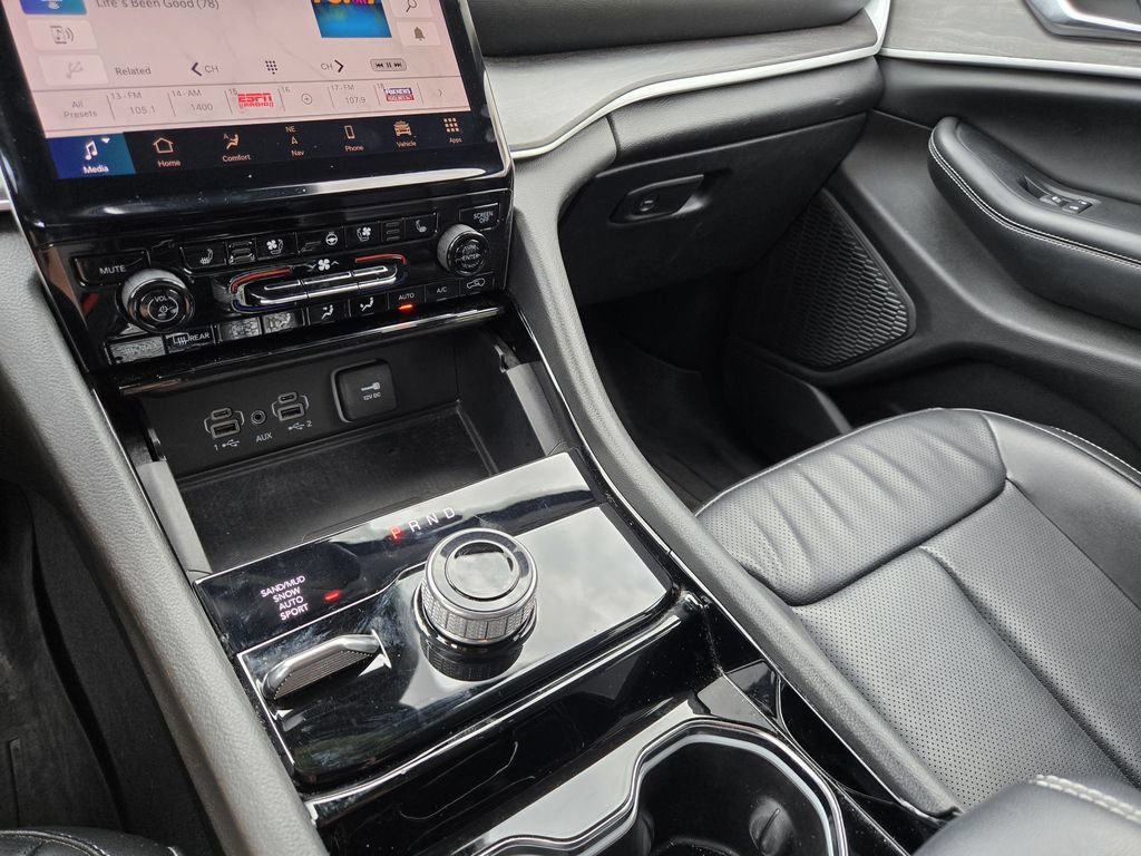 Used 2023 Jeep Grand Cherokee Limited w/ Luxury Tech Group II AWD/4WD image 20