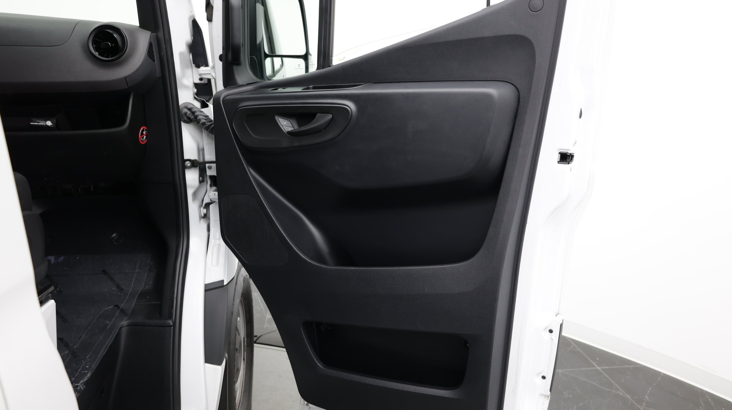 Used 2023 Mercedes-Benz Sprinter 2500 image 30