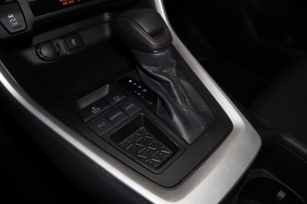 Certified 2022 Toyota RAV4 LE image 18