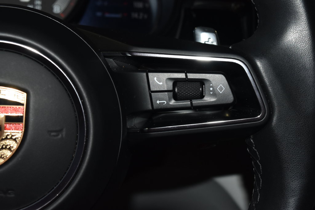 Used 2023 Porsche Macan AWD/4WD image 11