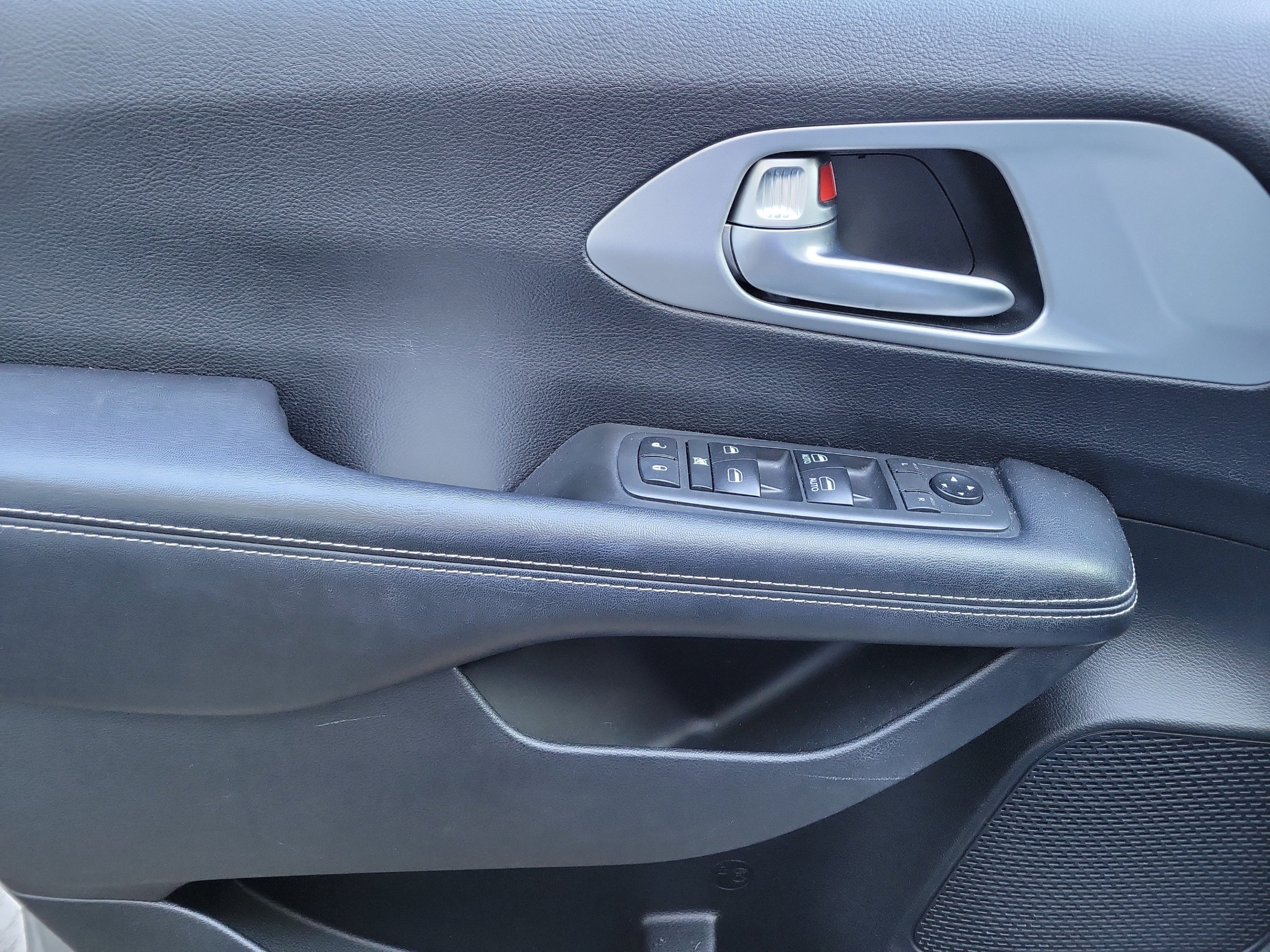 Used 2019 Chrysler Pacifica Touring-L w/ S Appearance Package FWD image 15