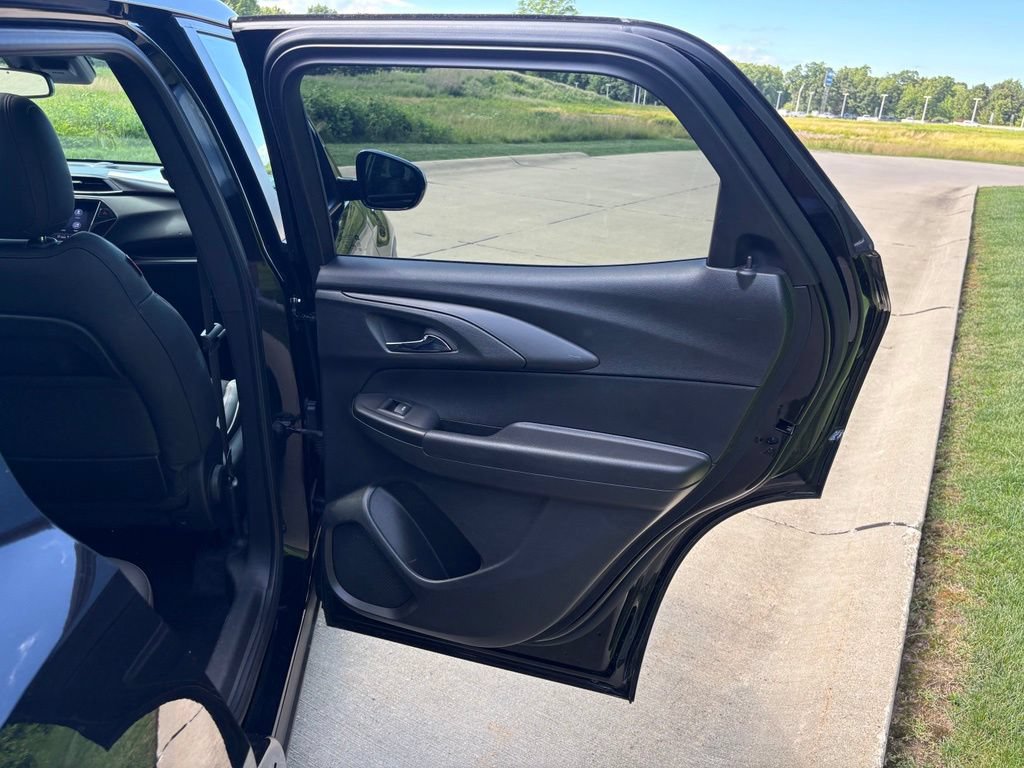 Used 2022 Chevrolet TrailBlazer RS w/ Sun and Liftgate Package AWD/4WD image 37