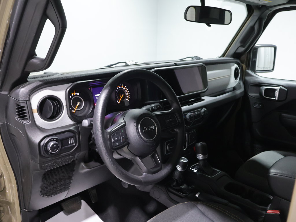 Used 2025 Jeep Gladiator Sport AWD/4WD image 14