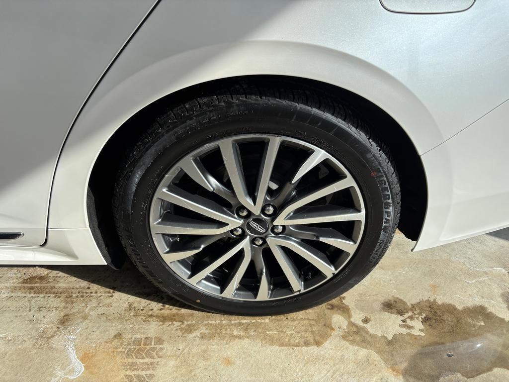 Used 2017 Lincoln Continental Select w/ Technology Package image 27