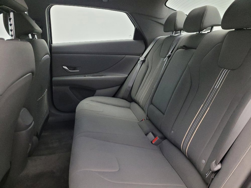 Used 2025 Hyundai Elantra SEL FWD image 18