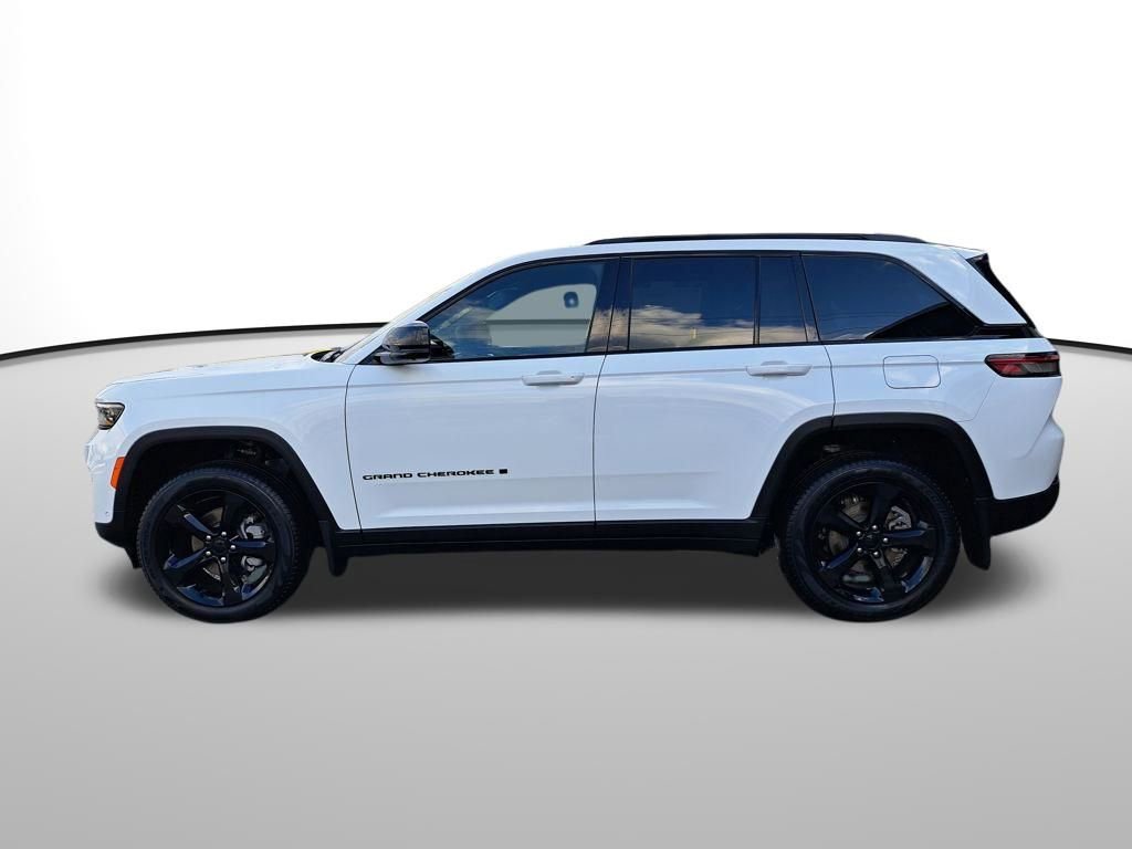 New 2025 Jeep Grand Cherokee Limited w/ Luxury Tech Group II image 2