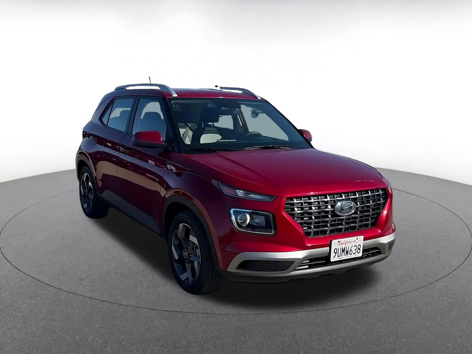 Used 2025 Hyundai Venue SEL FWD image 3
