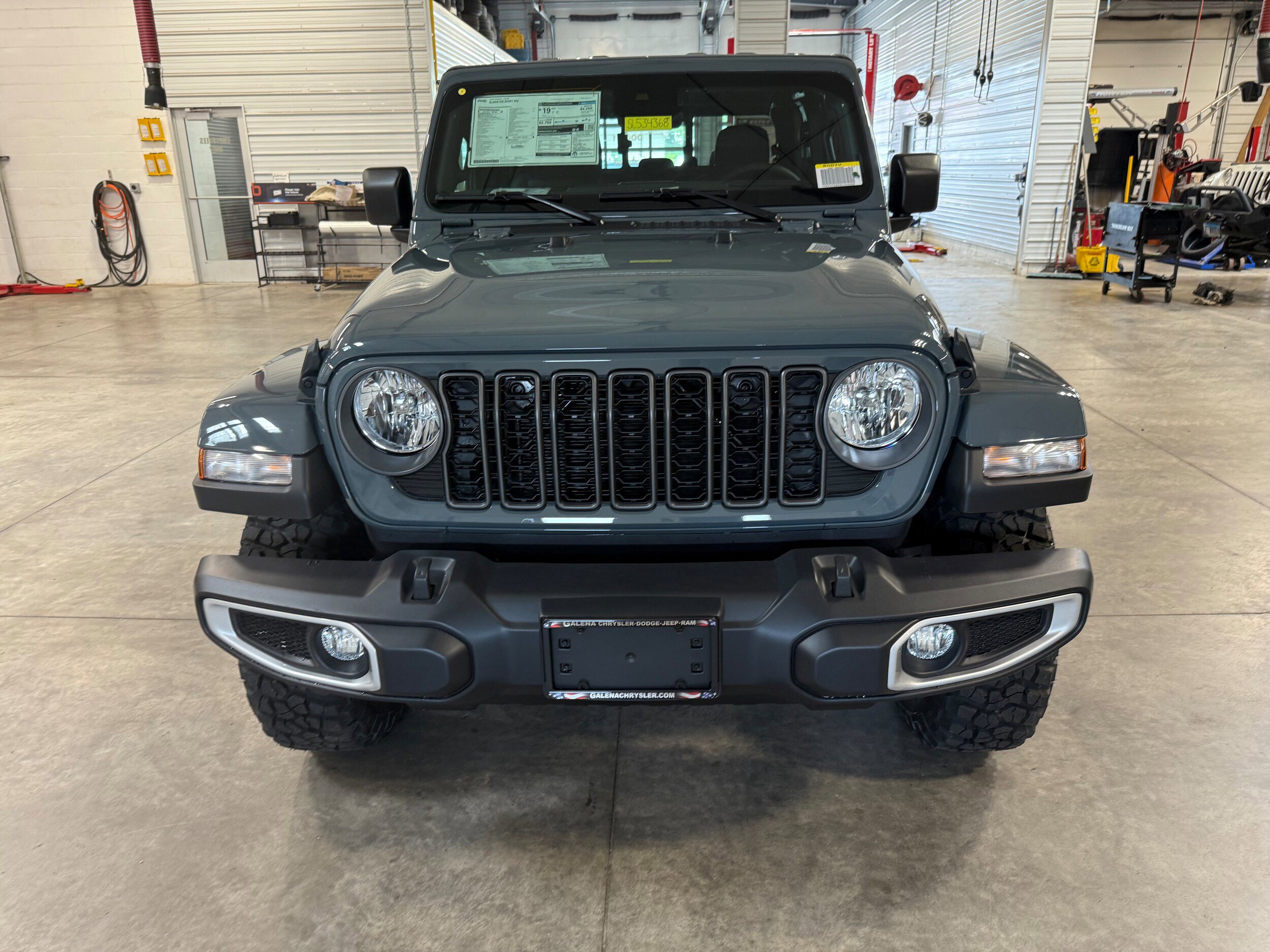 Used 2025 Jeep Gladiator Sport AWD/4WD image 16