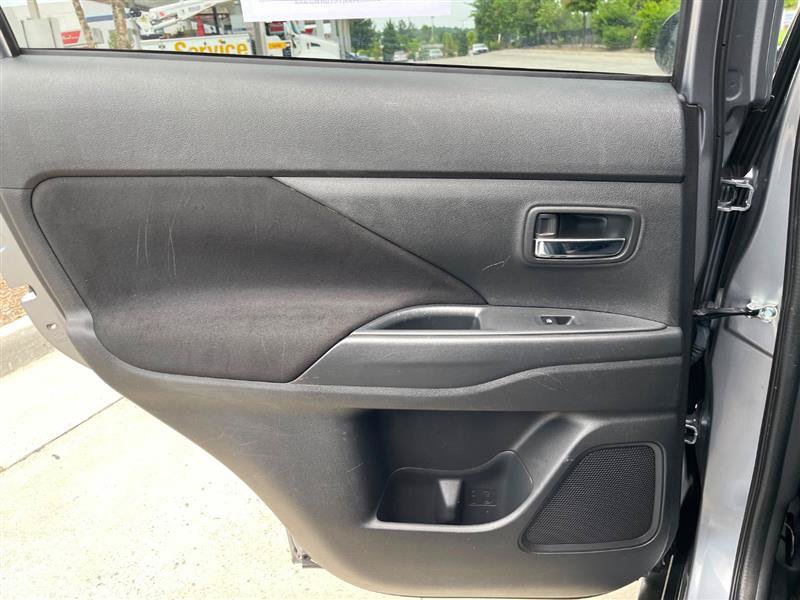 Used 2017 Mitsubishi Outlander ES AWD/4WD image 96